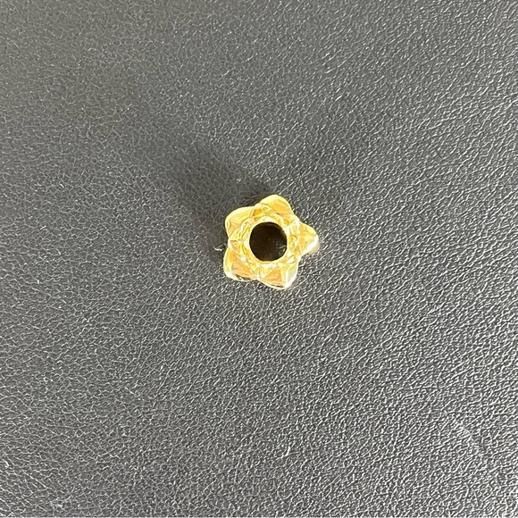 Trollbeads Retired Lotus, Gold Bead- 21135 - Picture 7 of 8